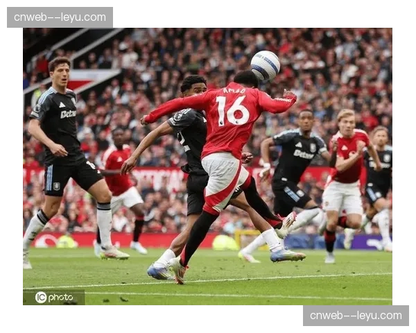 战术复盘：曼联客场三球完胜维拉，高位逼抢如何撕裂主队防线