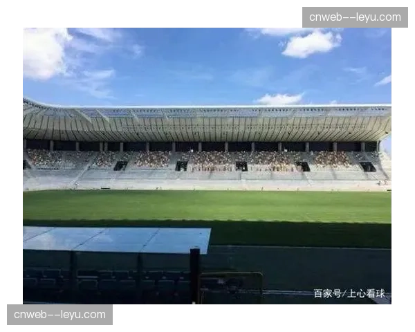 战地通讯：大雨中的弗留利球场，乌迪内斯球迷不离不弃鼓舞球队