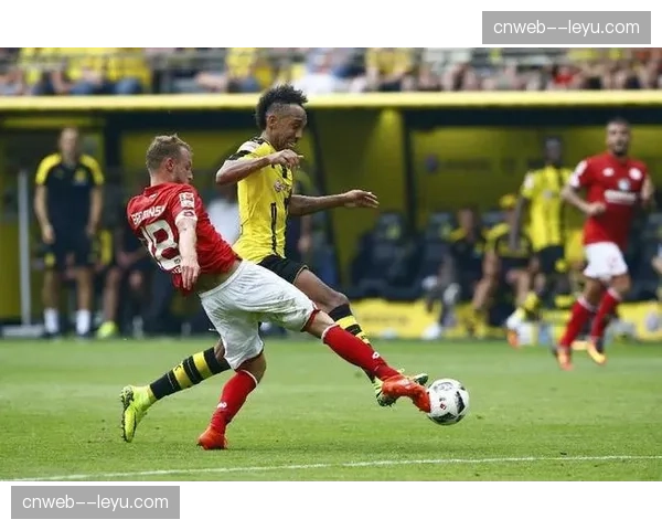 即时：美因茨前锋布尔卡特点射命中，攻入个人赛季第15球