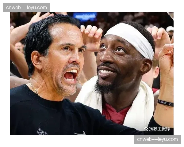 镜头记录：热火与尼克斯冲突瞬间，阿德巴约与裁判沟通要求控制比赛节奏