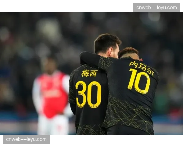 为应对极端天气，部分法甲球场开始加装可伸缩顶棚的可行性研究