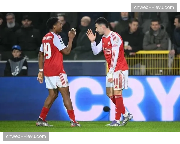 通讯：走进欧冠比赛用球制造商，探究足球表面设计对传中轨迹的影响