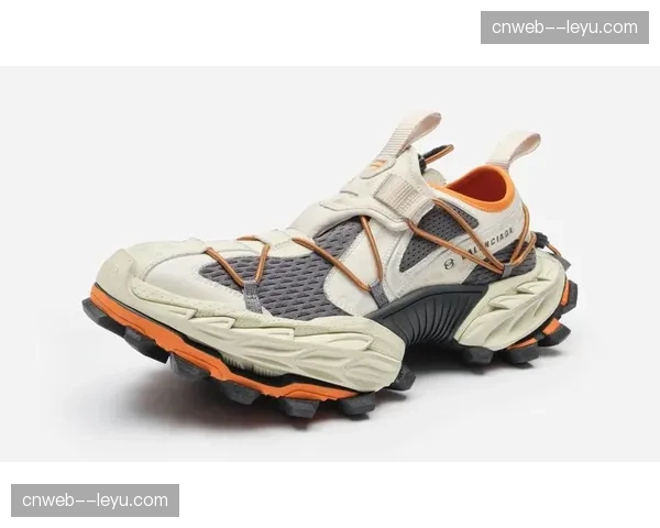 赞助商活动：某运动品牌为欧冠四强球队推出专属配色战靴